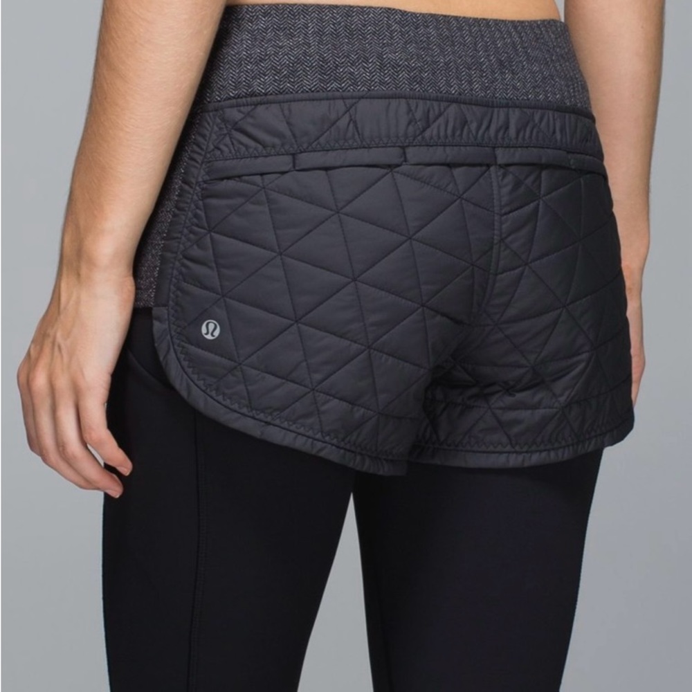 NEW Lululemon Hot Cheeks Shorts Quilted Sz 4 Black Heathered Herringbone running